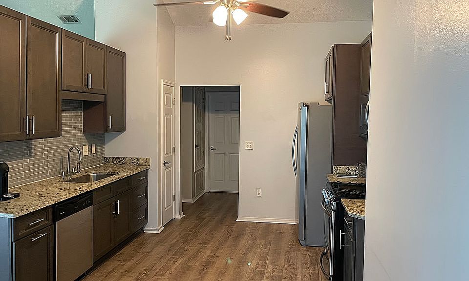 1st image of 406 Riverchase Blvd