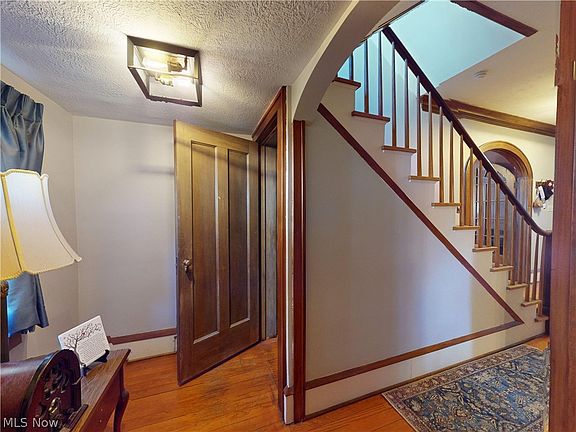 4th image of 217 4th St NE