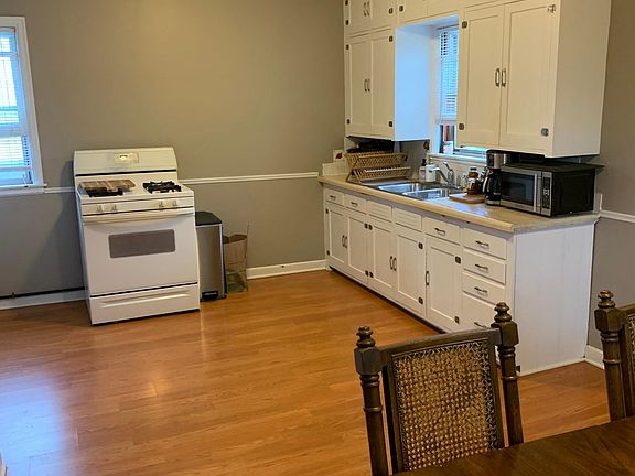 3rd image of 2919 Fillmore St NE #2