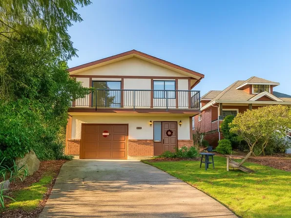 3003 NW Sunnyhurst Rd, North Vancouver, BC V7K 2G4