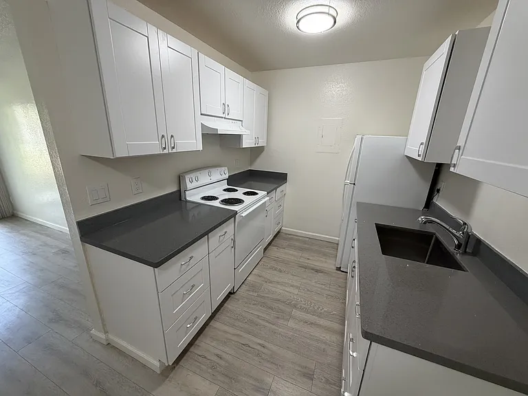 Sierra Vista Apartments — Photo 7