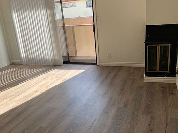 4th image of 10764 Woodbine St #5