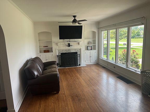 3rd image of 109 Ridgeway Ave