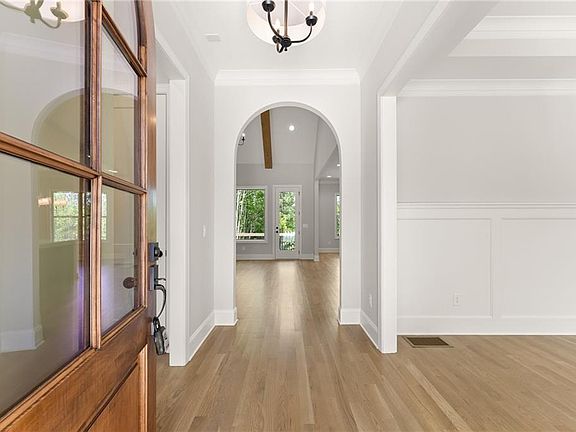 3rd image of 4860 Grandview Ct