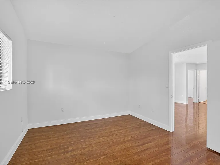 400 Palm Cir W #306 — Photo 6
