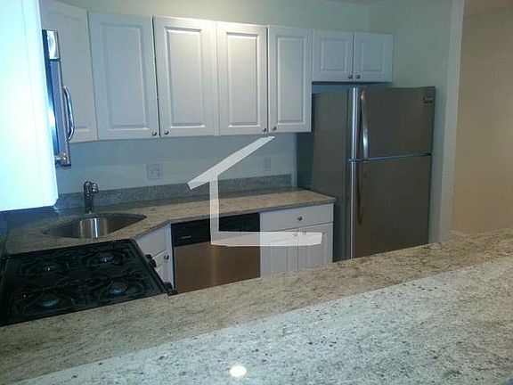 2nd image of 60 Egmont St #_04