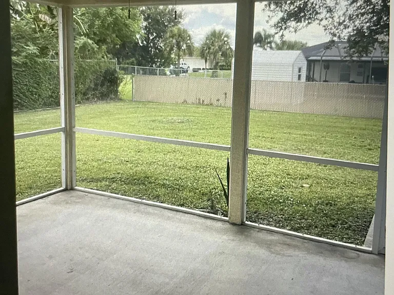 435 SW Lakota Ave — Photo 11