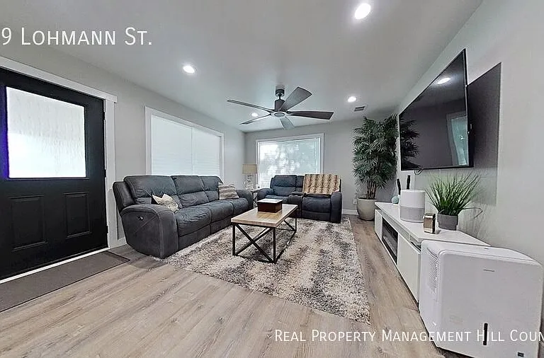 269 Lohmann St — Photo 2