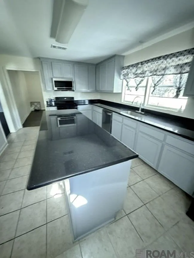 3 bed, 1830 sqft, $1,700 — Photo 4