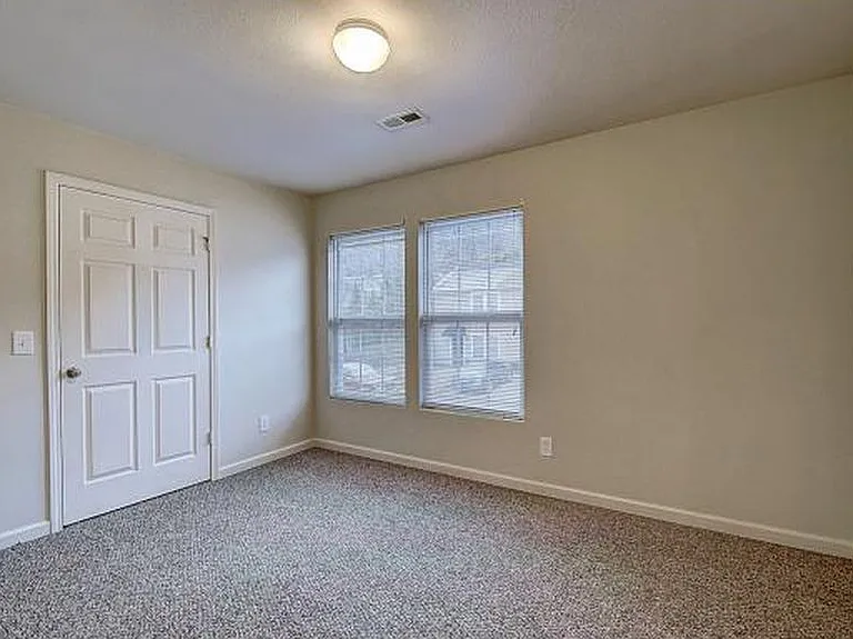 Windsor Hills Condominiums — Photo 3