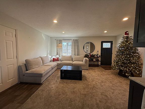 3rd image of 17 Greenbriar Dr