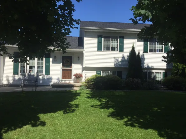 207 S Main St, Oakfield, WI 53065