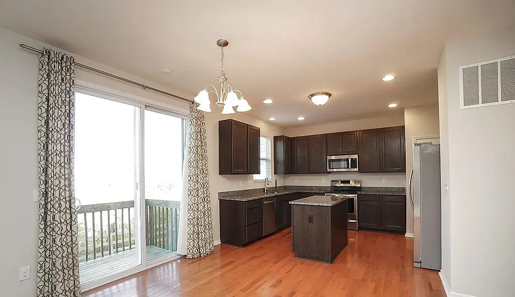 4 bed, 1874 sqft, $2,800 — Photo 4