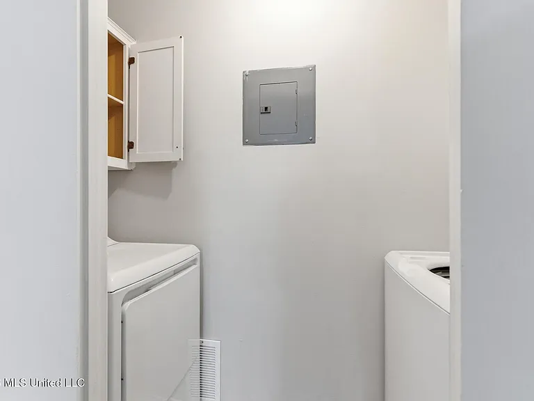 2387 Trafalgar Dr — Photo 27