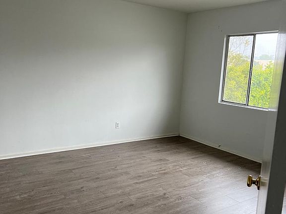 3rd image of 3110 Livonia Ave #5