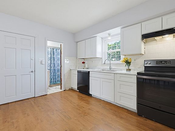 3rd image of 117 Bacon St