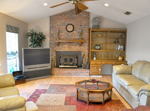 4th image of 6733 Green Berry Dr