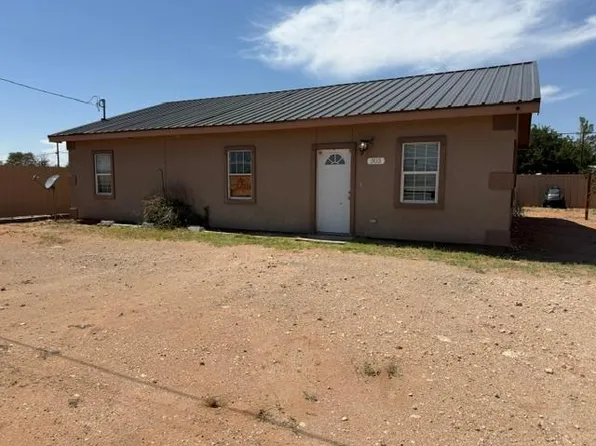 301-303 W 2nd St, Wickett, TX 79788