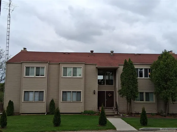 8510 S Pepper Ridge Dr, Grand Blanc, MI 48439