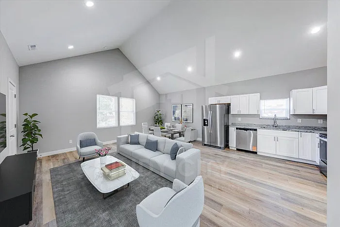 2751 Guilford Ave #A — Photo 9