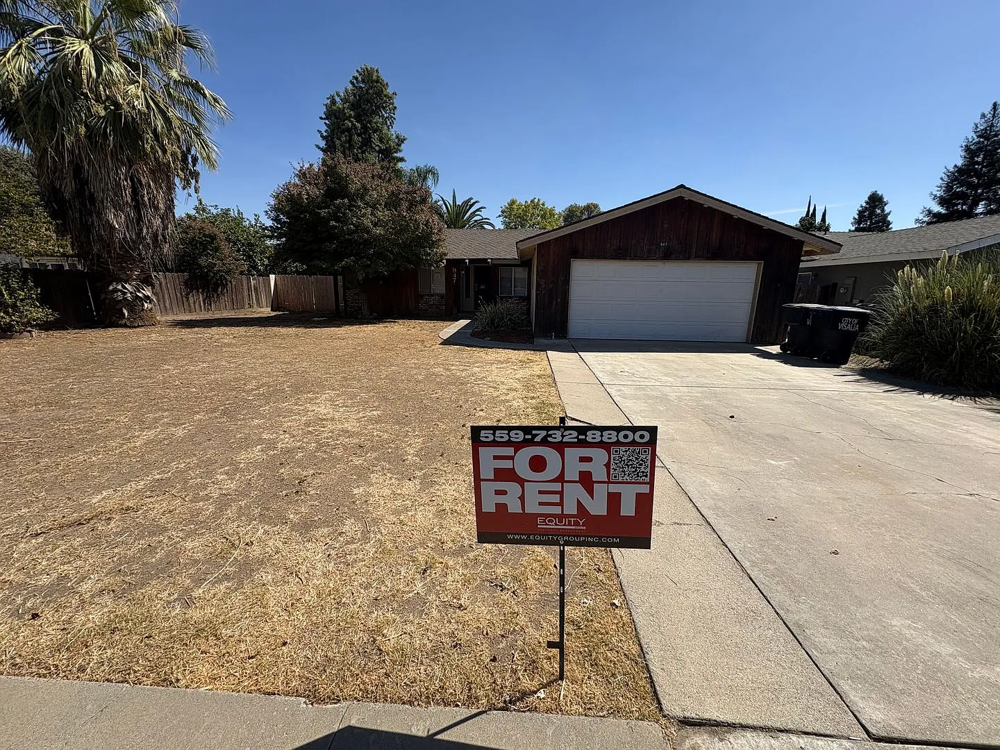 Spacious SW Visalia Home Available Now! — Photo 1