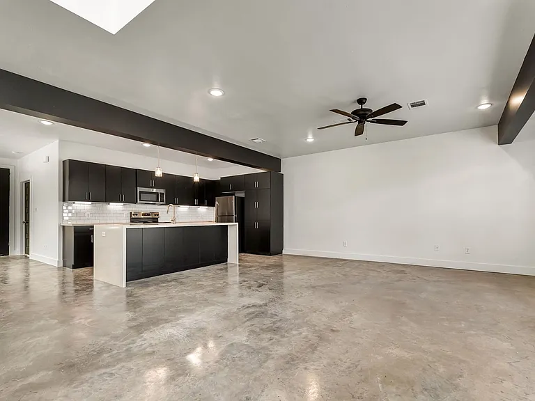 211 Lynn Dr — Photo 13