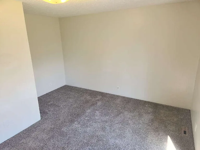 122 McKinley Ave — Photo 10
