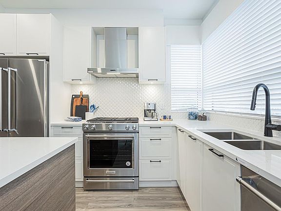 4th image of 20150 81st Ave #100