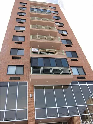 Sold by SpaceMax Realty Inc | media 18