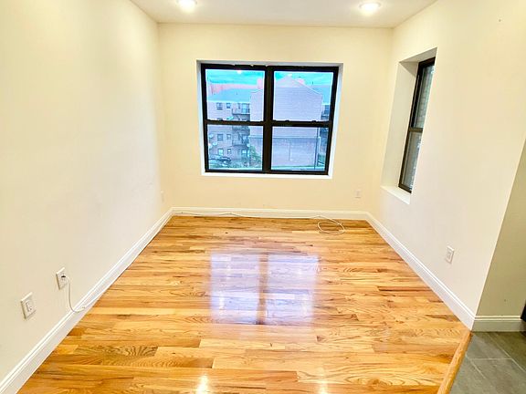 5th image of 105 N Walnut St APT 302