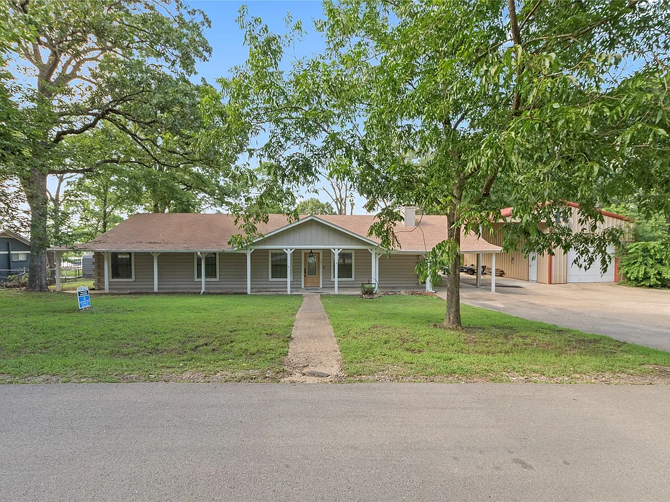 323 Dyer Cir