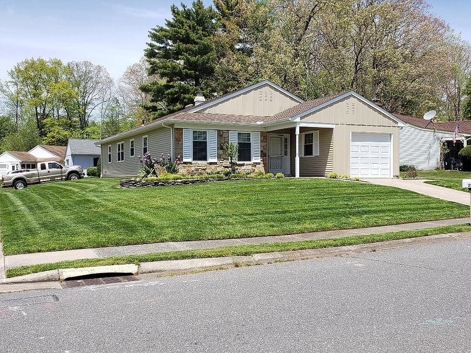 2nd image of 210 Yorktowne Dr