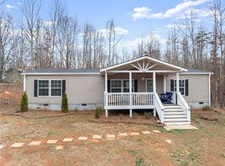 156 Arrow Lake Dr, Cleveland, GA 30528