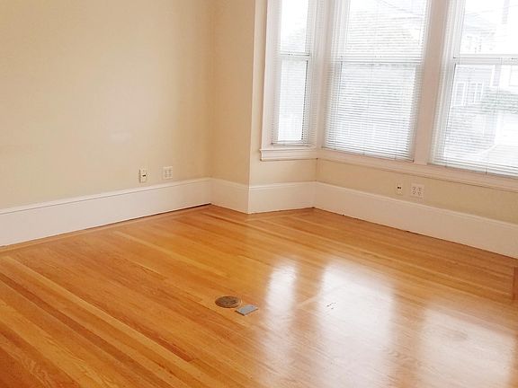 4th image of 524 Connecticut St