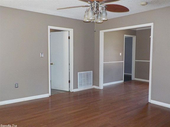 3rd image of 29 Foxboro Dr
