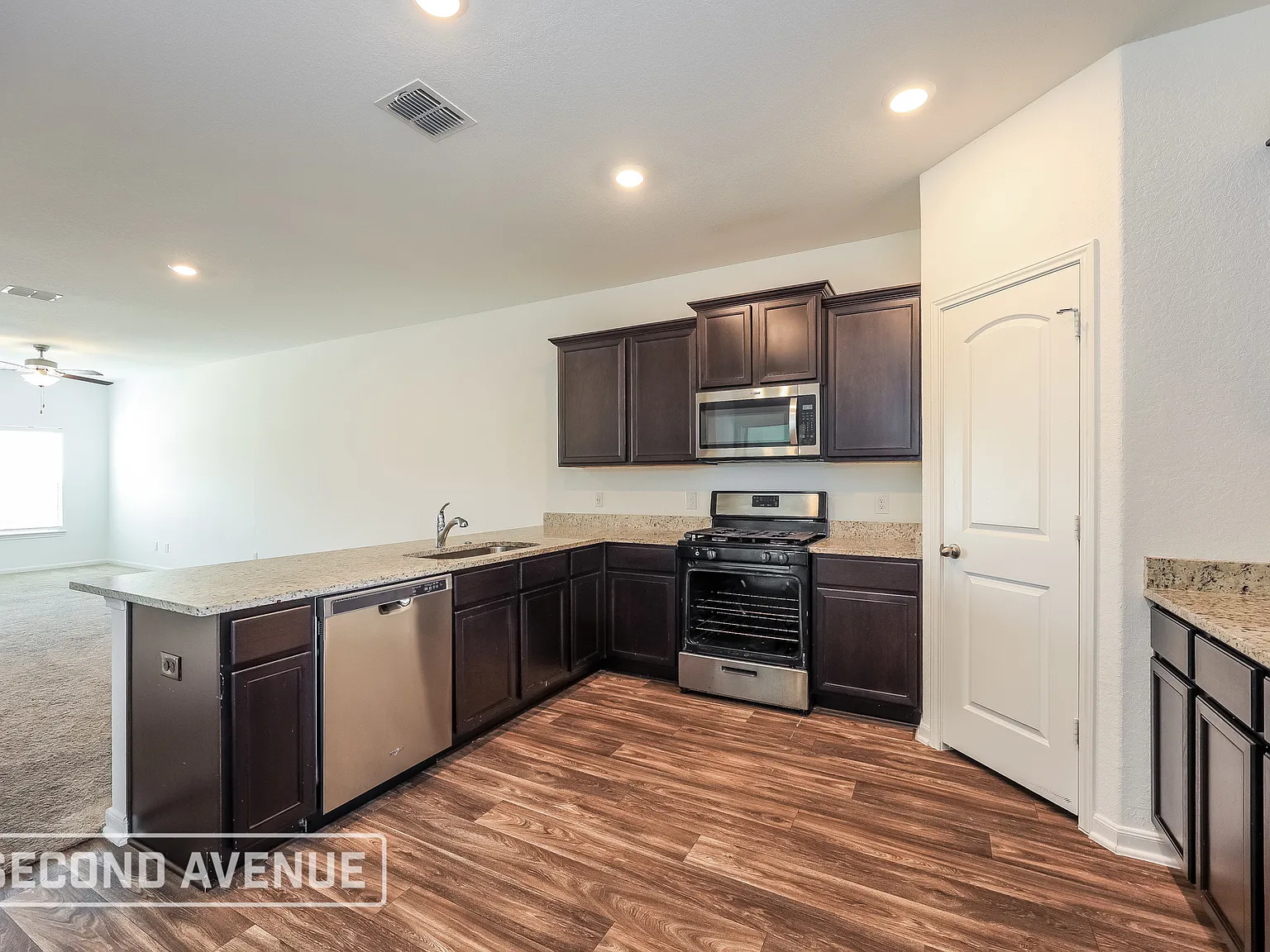 5 bed, 2.5 bath, 2543 sqft, $1,850 — Photo 4