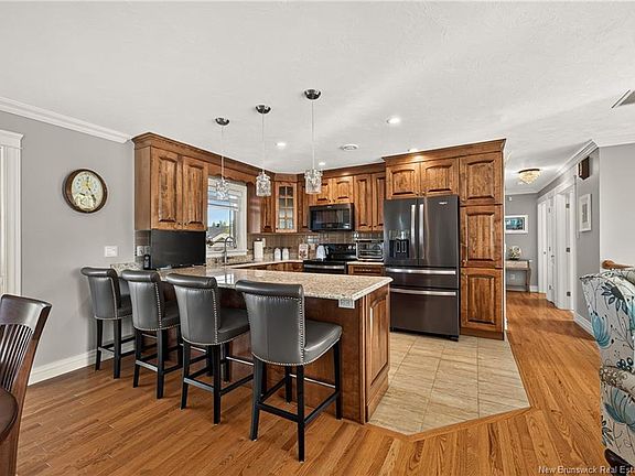 5th image of 77 Crawford St