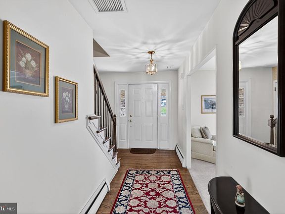 4th image of 315 Thomas Dr