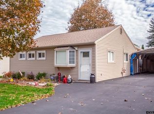 4 Thames Dr, Niskayuna, NY 12309