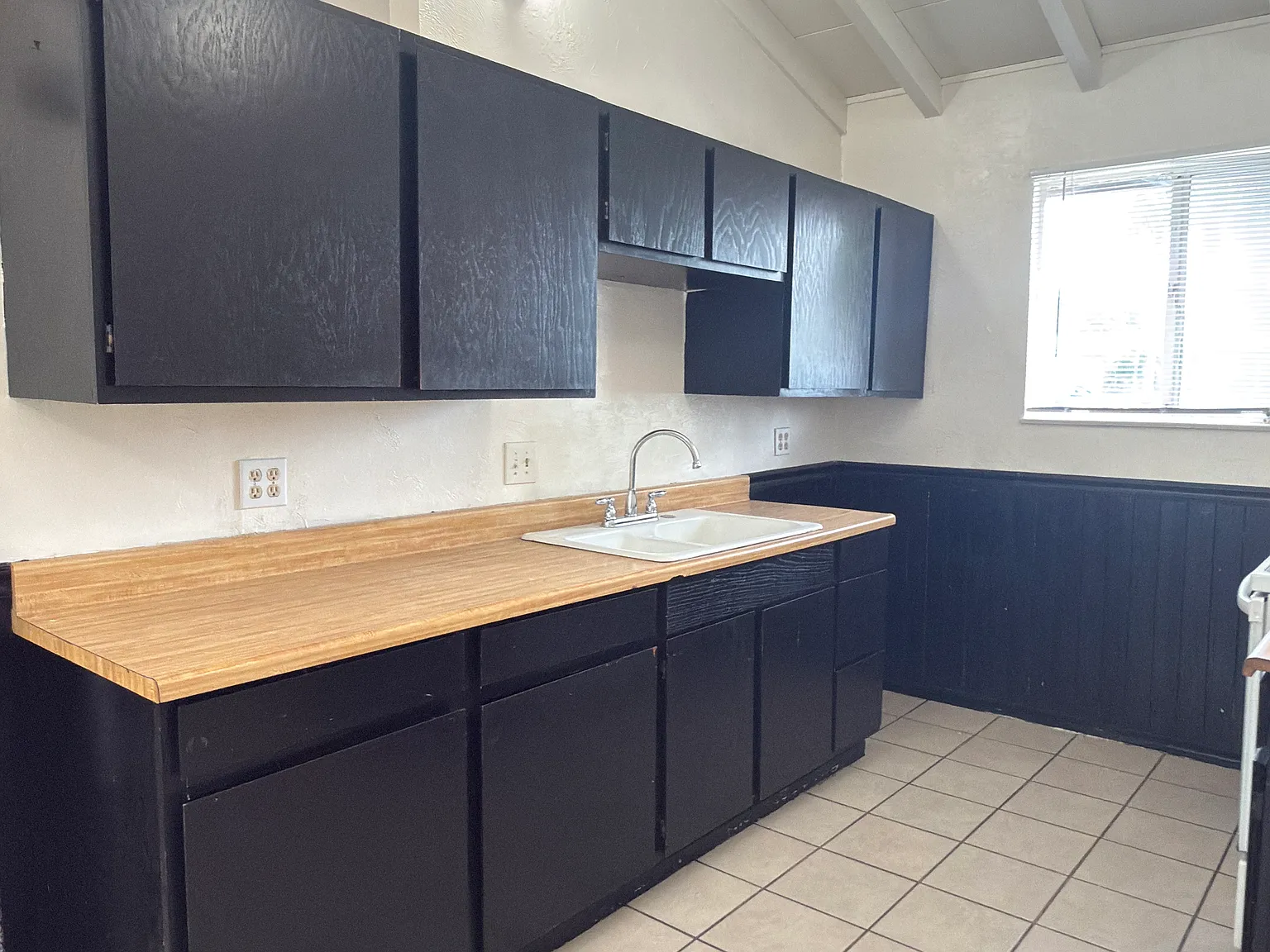 3 bed, 1050 sqft, $1,695 — Photo 1