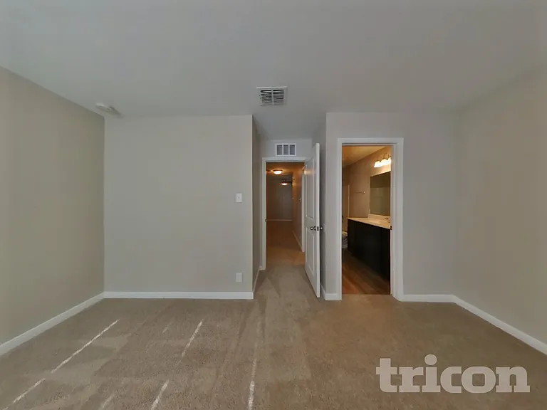 4827 Hallies Gdn — Photo 8