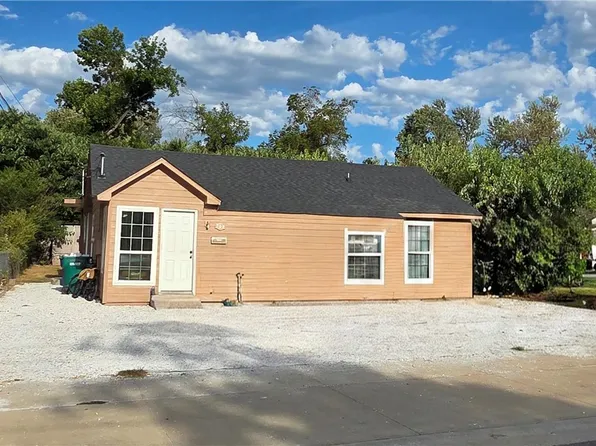 707 S 7th St, Rogers, AR 72756