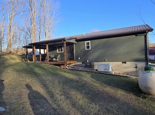 35 Hilton Village Rd, Rainelle, WV 25962