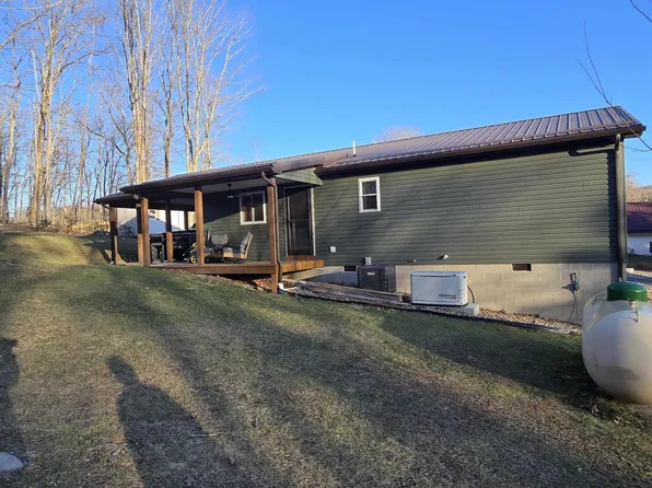 35 Hilton Village Rd, Rainelle, WV 25962
