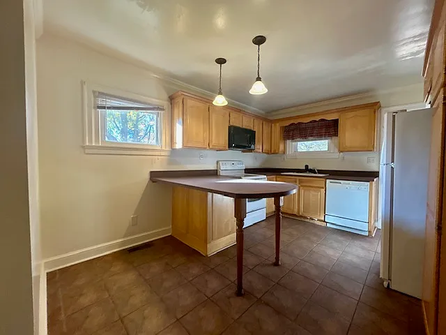 3 bed, 1227 sqft, $1,350 — Photo 3