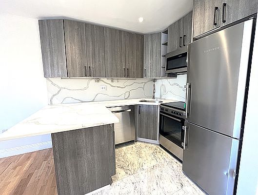 4th image of 312 E 30th St #15A