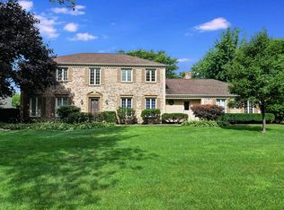 8200 Ridgepoint Dr, Burr Ridge, IL 60527