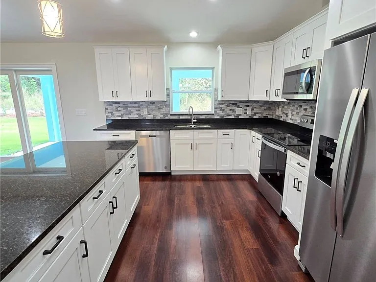 124 Clinton Ave — Photo 11