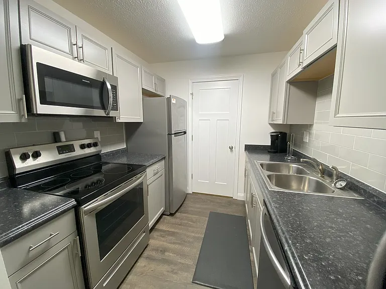 24 Flats — Photo 6
