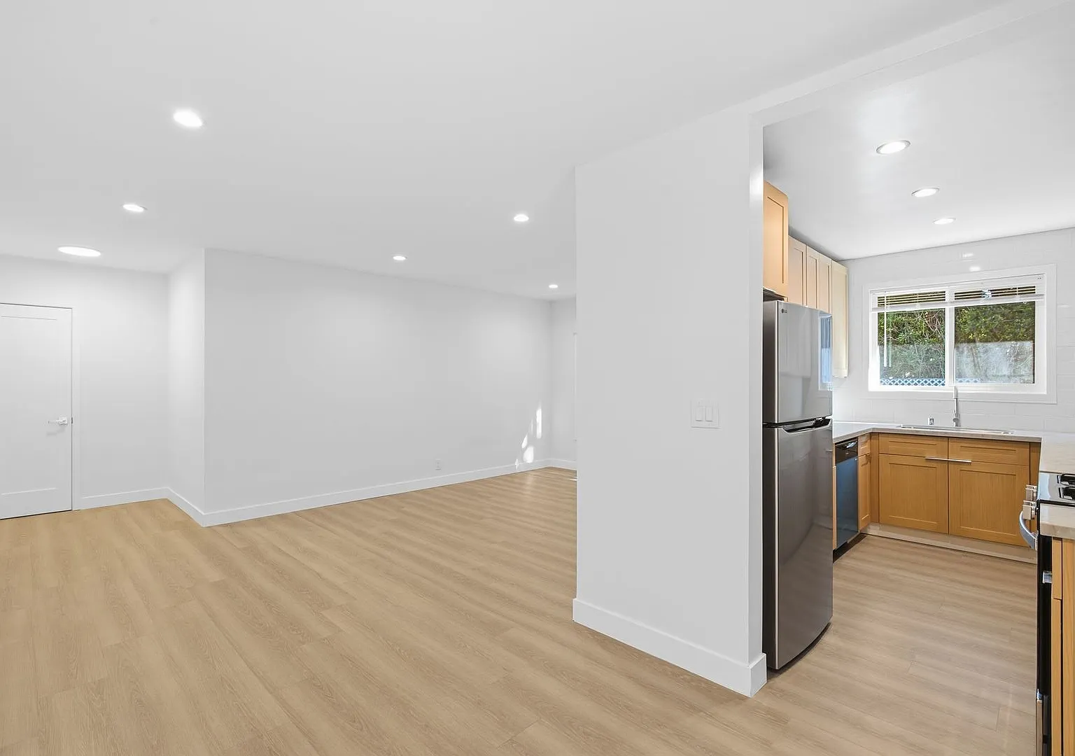 4321 Saugus Ave — Photo 2